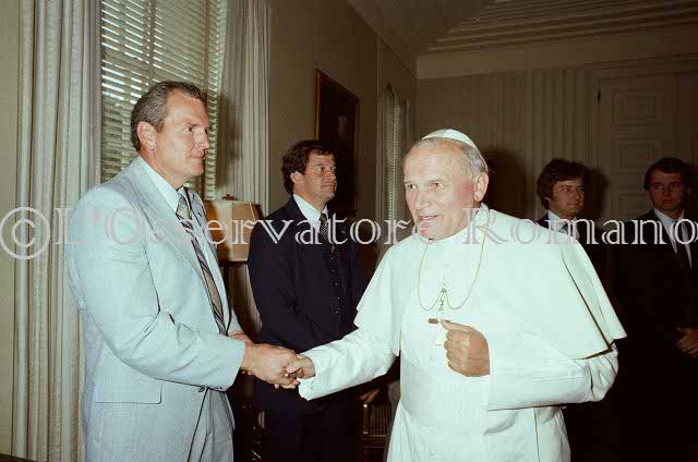 %_tempFileName02541_IRLANDA-USA1979%