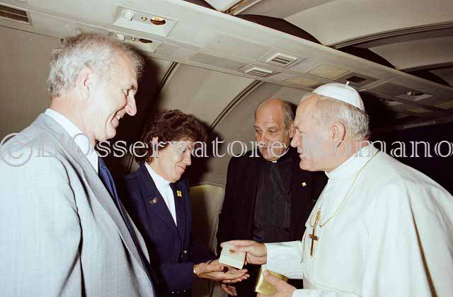%_tempFileName02704_IRLANDA-USA1979%
