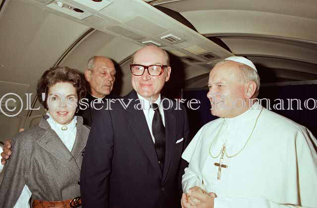 %_tempFileName02711_IRLANDA-USA1979%