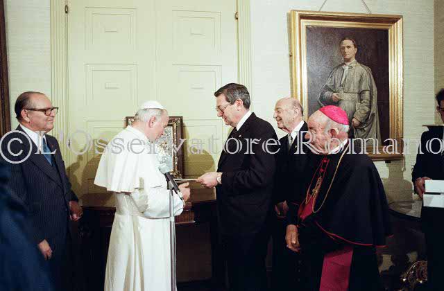 %_tempFileName03269_IRLANDA-USA1979%